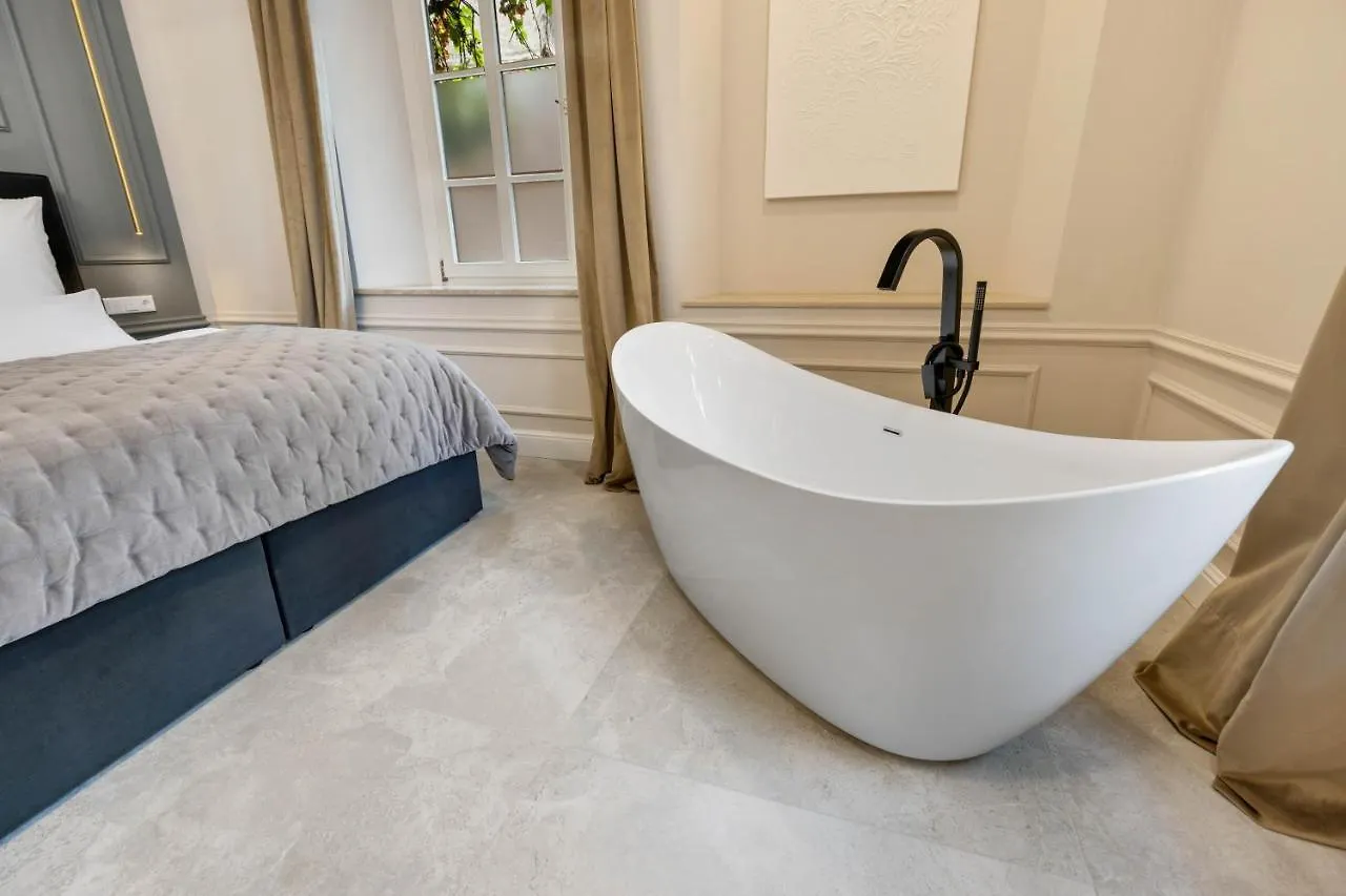 Boutique Rooms I Luxus Suite I Center I Boxspring Augsburg